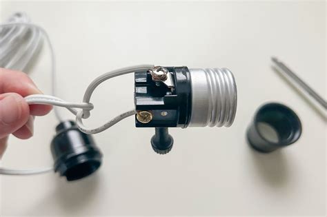 attach the lamp socket