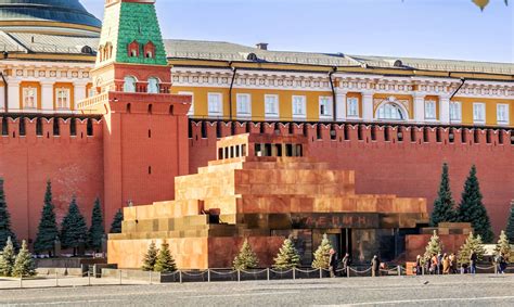 attack on lenin's mausoleum