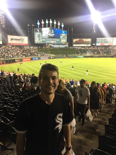 attendance at white sox game last night