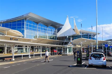 auckland airport to the city