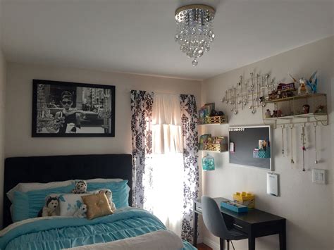 Audrey Hepburn/Parisian Room inspired bedroom Parisian room, Bedroom