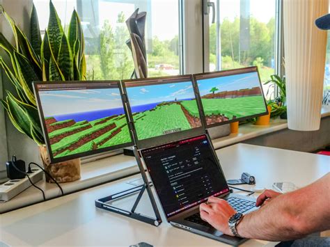 aura display monitor