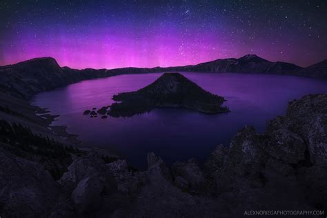 aurora borealis crater lake