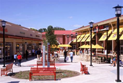 aurora mall outlet