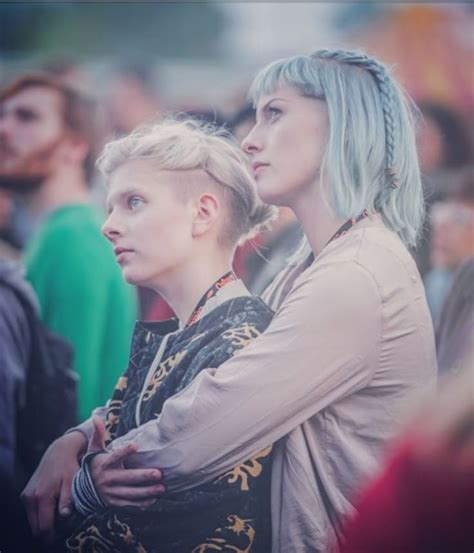 aurora singer couple