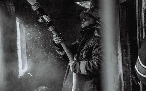 Auto Fire Extinguisher With Mount