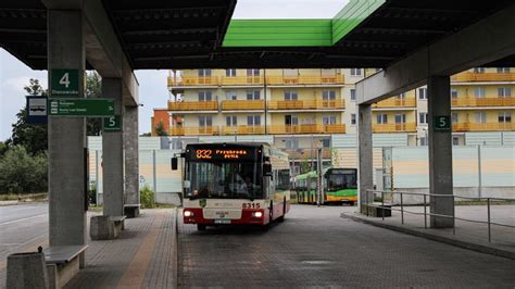 Volvo Bus 832 auf der Linie 17, fährt zur Haltestelle beim