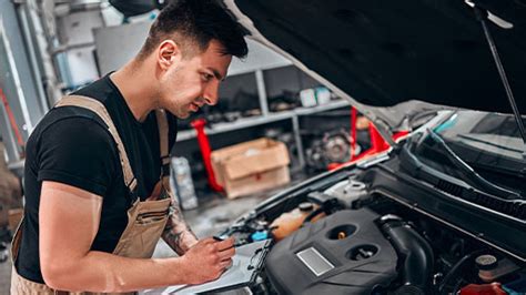 automobile mechanic schools near me