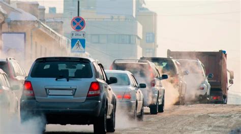 autos contaminando el medio ambiente