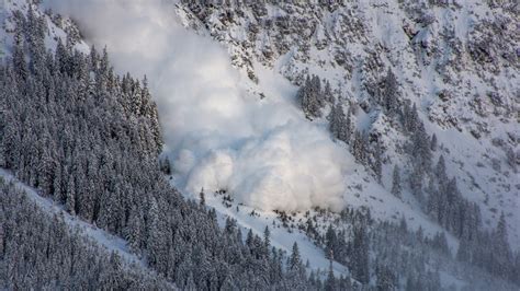 avalanche kills 2 colorado