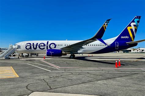 avelo airlines boeing 737