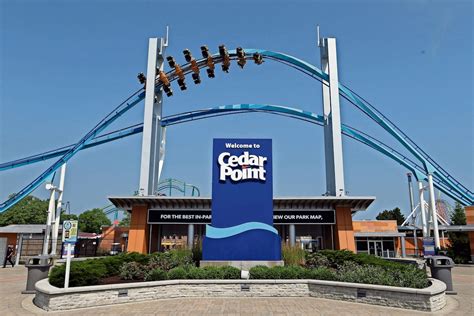average cedar point attendance per day