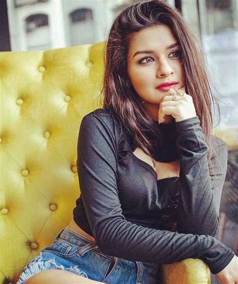 avneet kaur net worth 2022