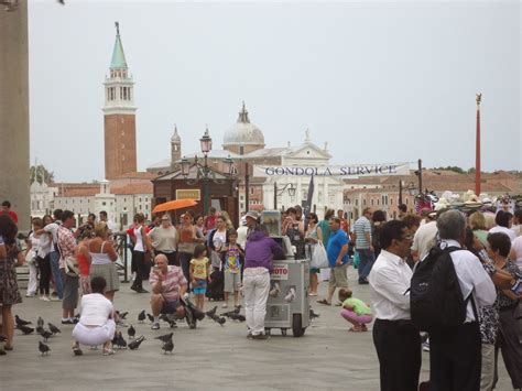 Avoiding Crowds in Venice