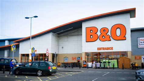 b and q opening boxing day