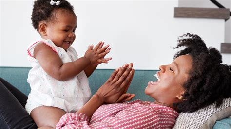 Free stock photo of Baby clapping his hands while singing