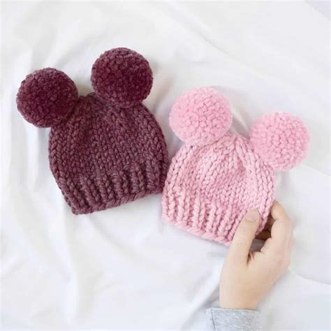 baby double pom pom hat knitting pattern