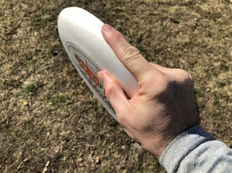 Backhand Grip In Frisbee