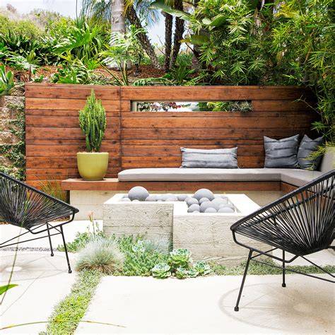 backyard back wall ideas