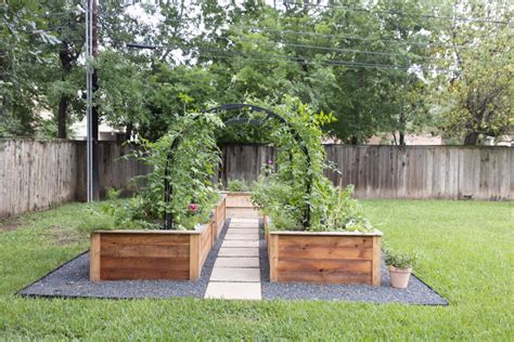 backyard raised vegetable garden ideas