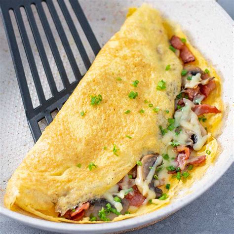 spinach and bacon omelette Breakfast recipes easy, Omelette recipe, Recipes
