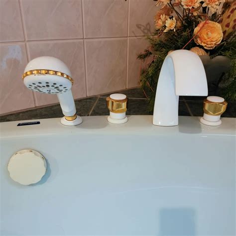 Freistehende Badewanne Blickfang und Luxus im Badezimmer