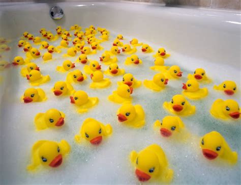 Ente Badewanne Wanne Badewanne Entlein Rubber Duck Schaum Wasser Makro Nahaufnahme Makro