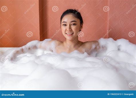 badewanne mit schaum bilder Toy chest, Red pictures, Bathtub