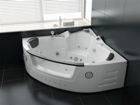 Whirlpool Badewanne weiß Eckmodell mit LED 155 cm MARTINICA Beliani.de