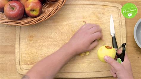 Watch How to Peel An Apple In Just 5 Seconds! This Made My Day! Hilarious! Household hacks