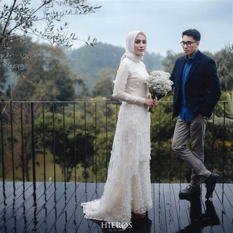 Prewedding Dengan Busana Casual | Fotografi Perkawinan, Foto Perkawinan,  Pernikahan Biru