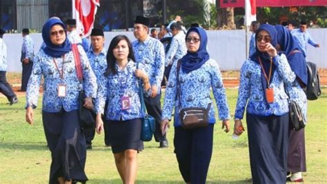 Model Gamis Kombinasi Atas Batik Bawah Polos Radea