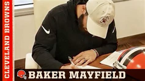 Browns Star Shows Support For Baker Mayfield Fan React The Spun