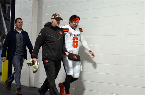 Baker Mayfield on chances he'll play vs. Bengals despite injured hand