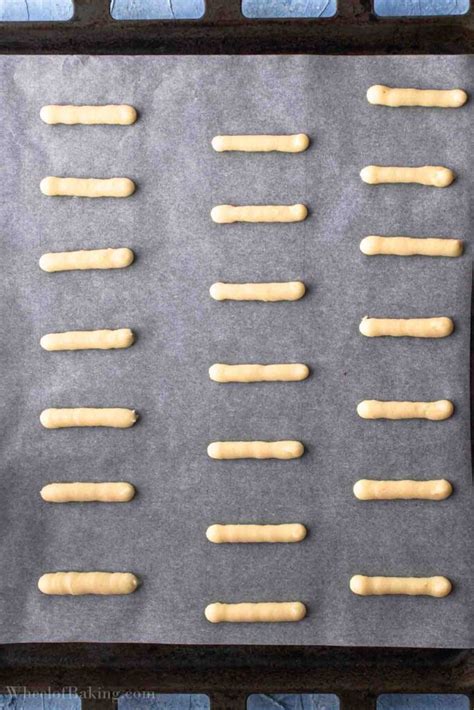 Baking of gateau langue de chat