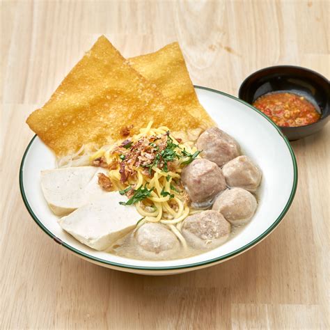 bakso ayam with noodles