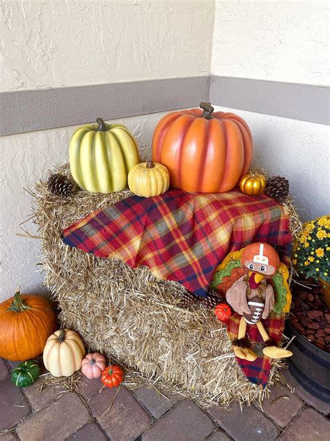 Bales Of Hay Projects to Jazz Up Your Fall Time WooHome