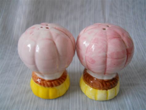 balloon salt and pepper shakers collectibles
