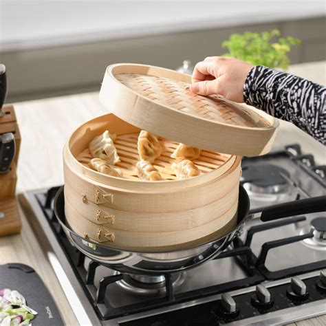 Bamboo Steamer Cooking