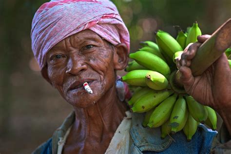 banana republic target market