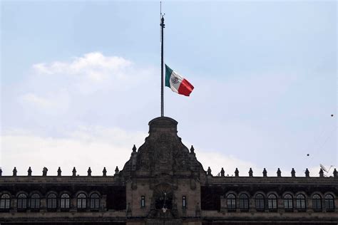 bandera a media asta hoy