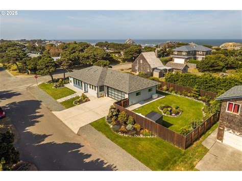 Bandon Loop Realty