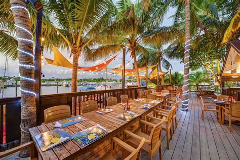 bar beach restaurants