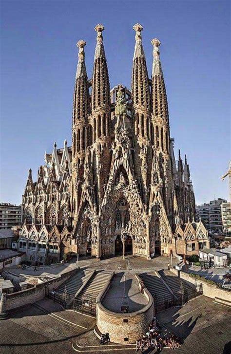 barcelona sagrada familia church architect
