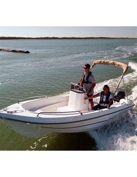 Barcos Pequenos Do Azul E Os Brancos De Pesca. Foto de Stock Imagem