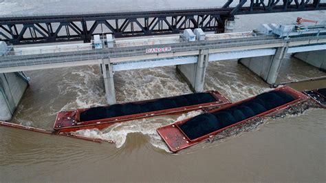 barge crash ohio river