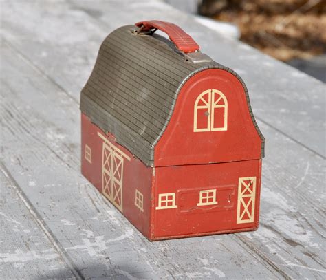 VINTAGE C. 1950'S BARN DOME METAL LUNCH BOX