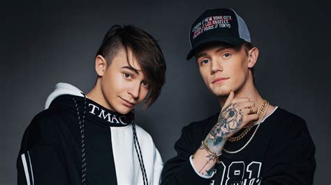 bars and melody age now