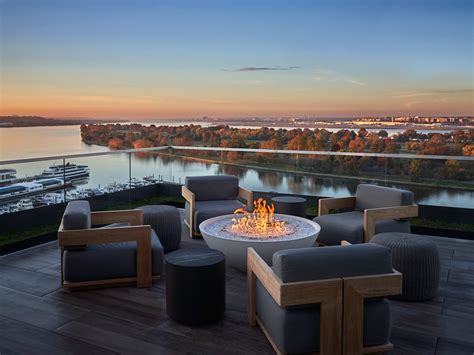 Uncover the Best Bar Scene on Washington's Hidden Gem Streets