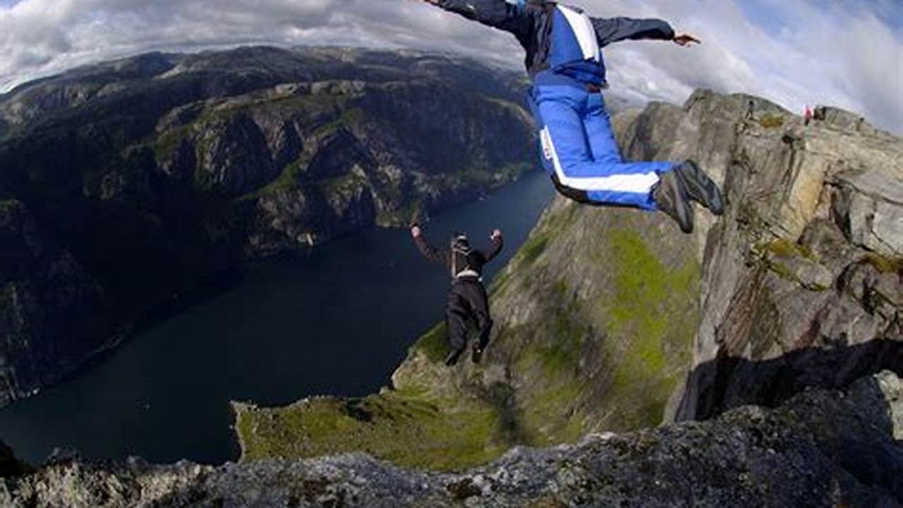 Unveiling the Thrill: A Comparative Guide to Base Jumping vs. Skydiving